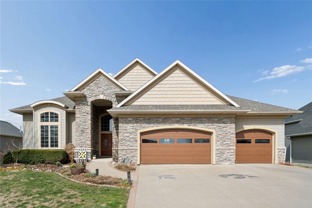 604 Majestic Oak Ridge, Solon, IA 52333