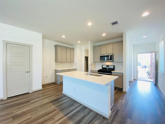 2811 Chancery Summit Court, Houston, TX 77047