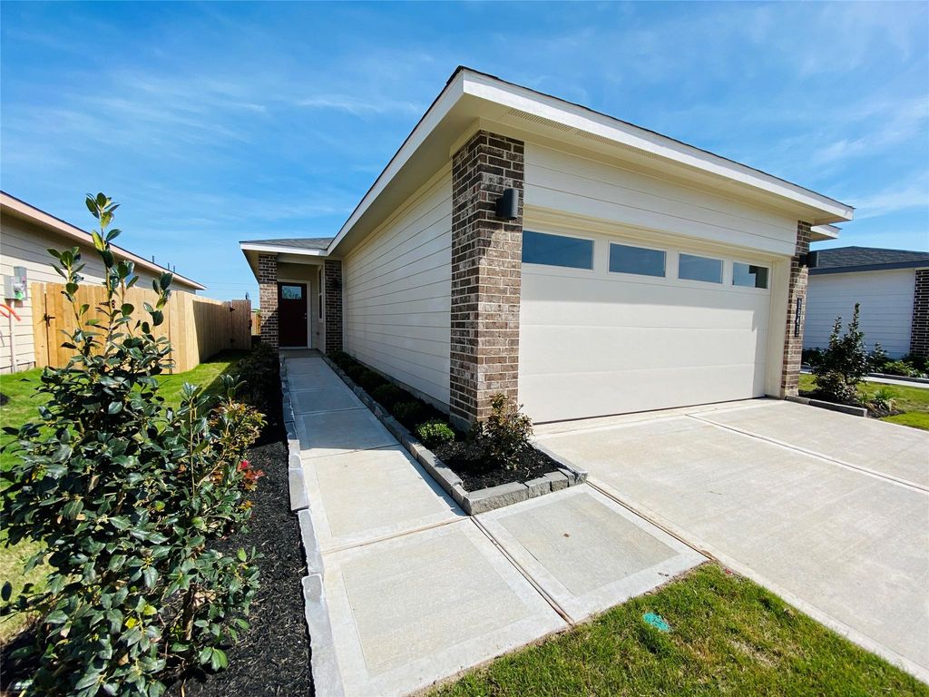 2811 Chancery Summit Court, Houston, TX 77047