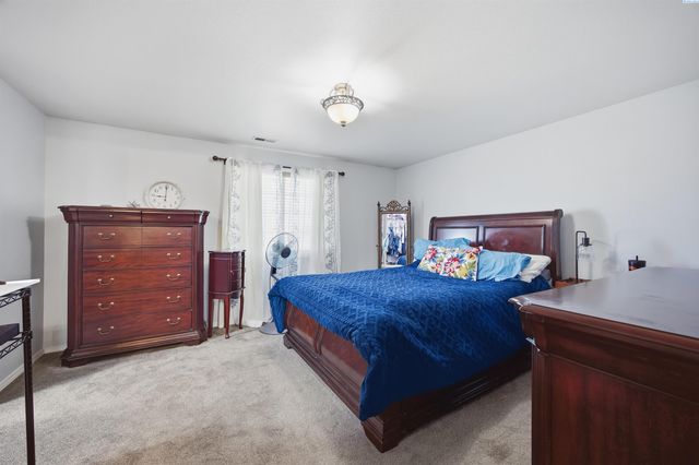 9819 Mustang Drive, Pasco, WA 99301