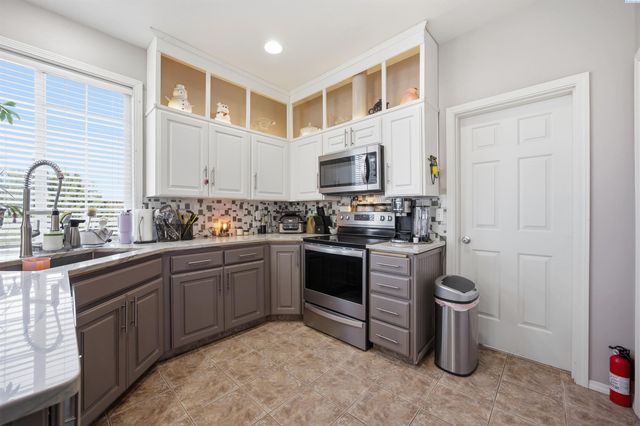 9819 Mustang Drive, Pasco, WA 99301