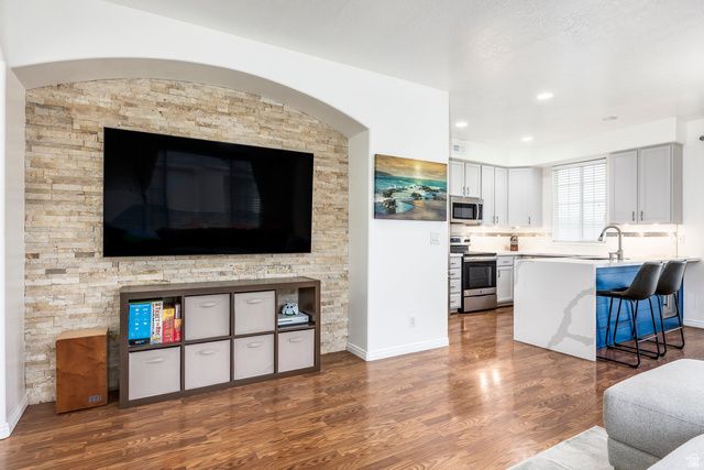 634 CANTERBURY LN, North Salt Lake, UT 84054