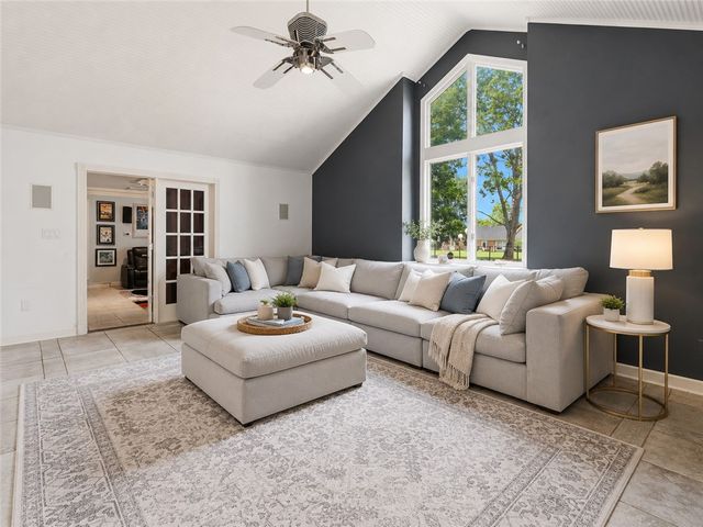 1511 Lindenhurst Drive, Centerville, OH 45459