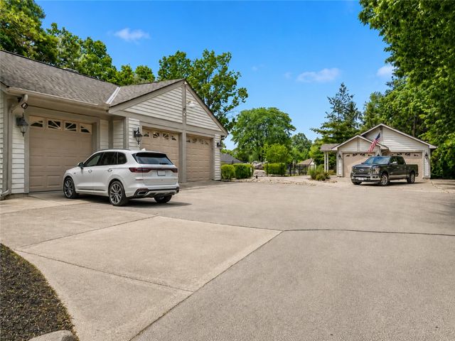 1511 Lindenhurst Drive, Centerville, OH 45459