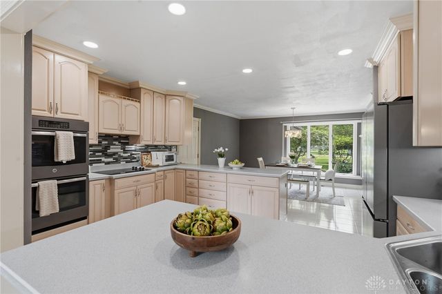 1511 Lindenhurst Drive, Centerville, OH 45459