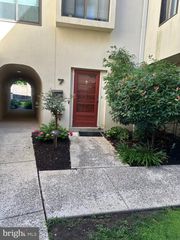 100 LLANALEW RD #7B, Haverford, PA 19041