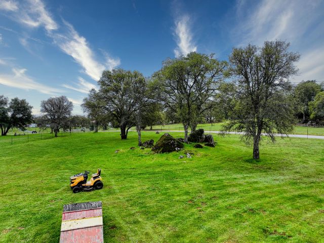 5557 Everglade Trl, Browns Valley, CA 95918