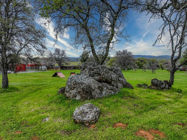 5557 Everglade Trl, Browns Valley, CA 95918