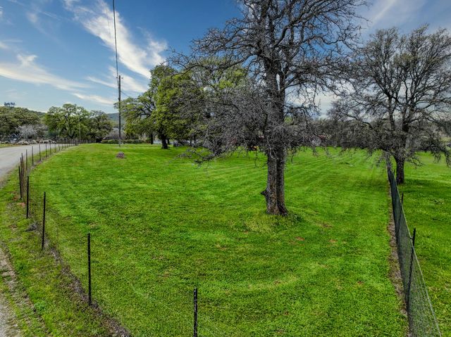 5557 Everglade Trl, Browns Valley, CA 95918