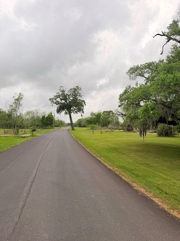 2744 County Road 415c, Brazoria, TX 77422