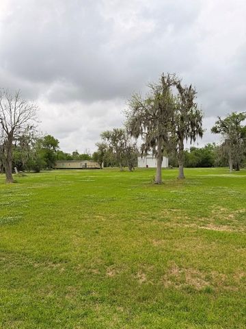 2744 County Road 415c, Brazoria, TX 77422