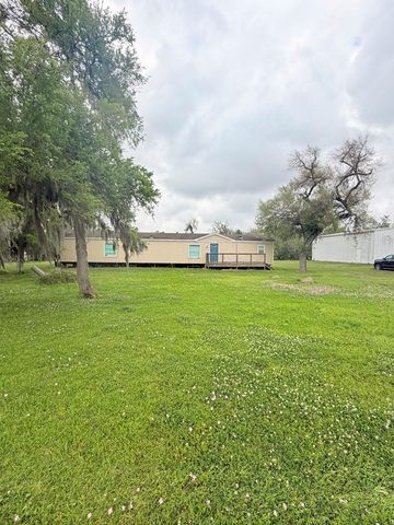 2744 County Road 415c, Brazoria, TX 77422