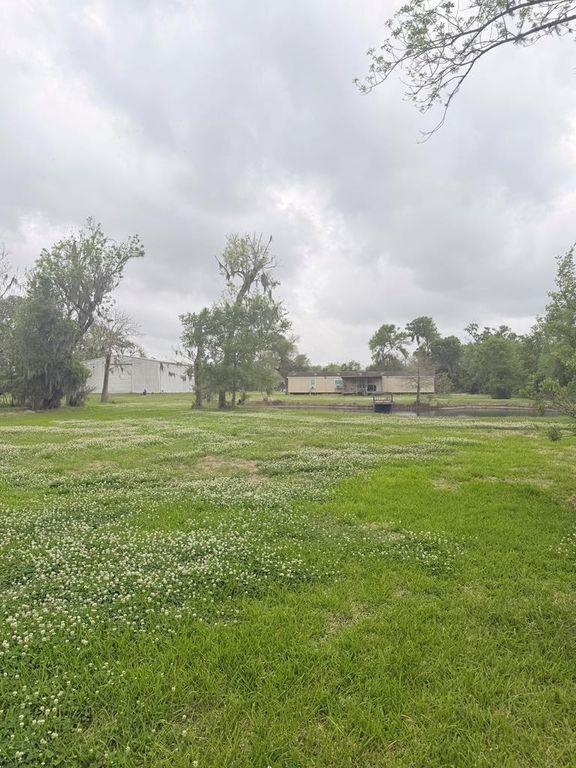 2744 County Road 415c, Brazoria, TX 77422