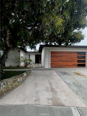 1720 Elsinore Circle, Oxnard, CA 93035