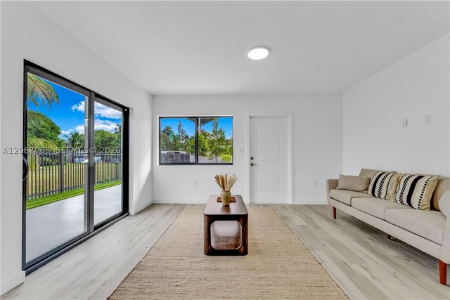 155 NW 160TH ST TH 2, North Miami Beach, FL 33169