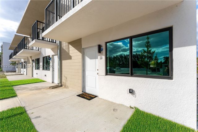 155 NW 160TH ST TH 2, North Miami Beach, FL 33169