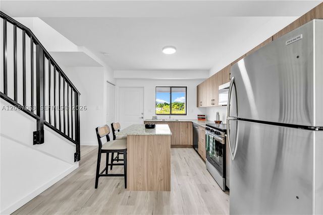 155 NW 160TH ST TH 2, North Miami Beach, FL 33169
