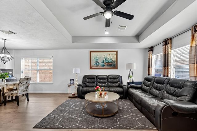 10518 Tenleyton Lane, Houston, TX 77075