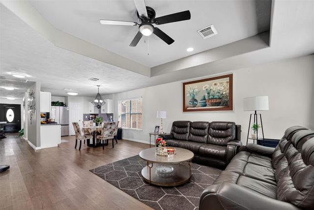 10518 Tenleyton Lane, Houston, TX 77075