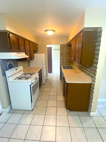 1412 Willow Lane 2, Westmont, IL 60559