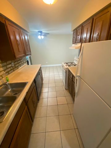 1412 Willow Lane 2, Westmont, IL 60559
