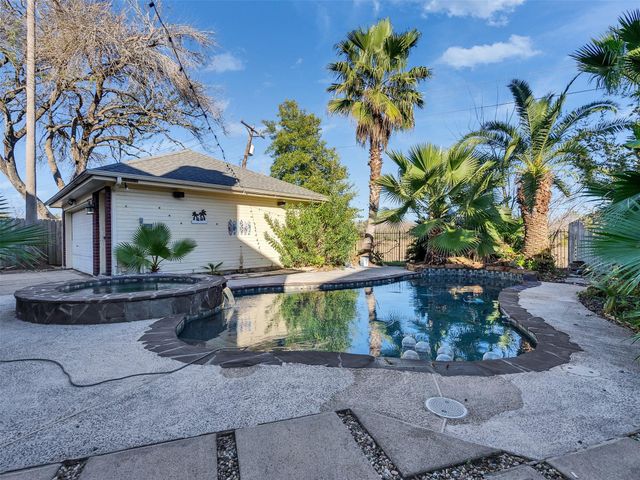 114 Bayou Bend Drive, League City, TX 77573