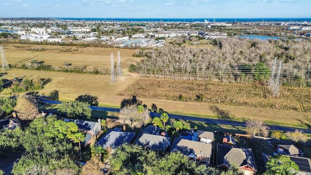 114 Bayou Bend Drive, League City, TX 77573