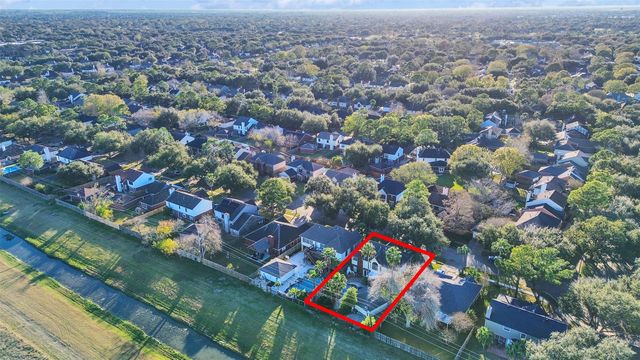 114 Bayou Bend Drive, League City, TX 77573