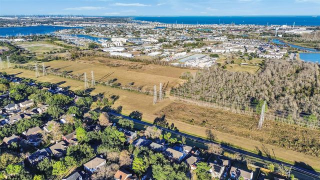 114 Bayou Bend Drive, League City, TX 77573