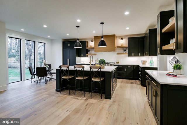 930 FAIRWAY DR NE, Vienna, VA 22180