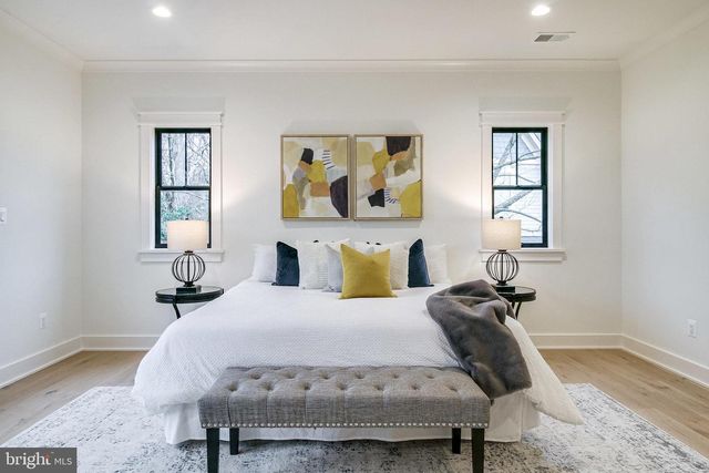 930 FAIRWAY DR NE, Vienna, VA 22180