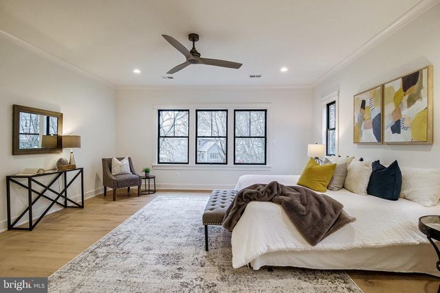 930 FAIRWAY DR NE, Vienna, VA 22180