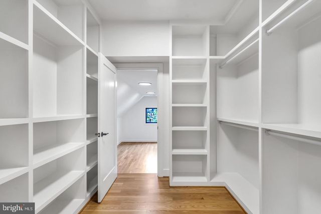 930 FAIRWAY DR NE, Vienna, VA 22180