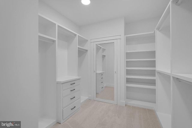 930 FAIRWAY DR NE, Vienna, VA 22180