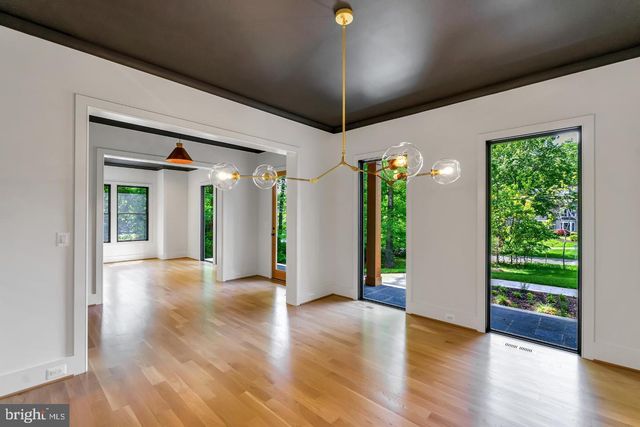 930 FAIRWAY DR NE, Vienna, VA 22180