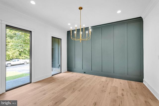 930 FAIRWAY DR NE, Vienna, VA 22180