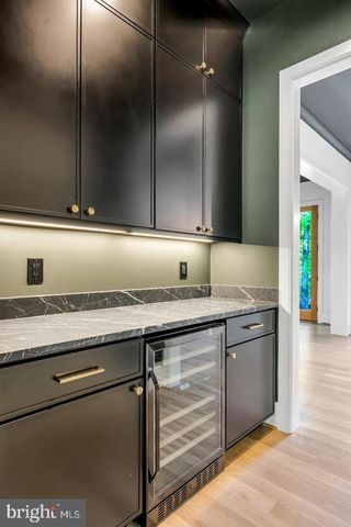 930 FAIRWAY DR NE, Vienna, VA 22180