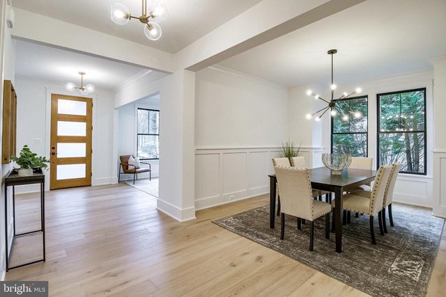 930 FAIRWAY DR NE, Vienna, VA 22180