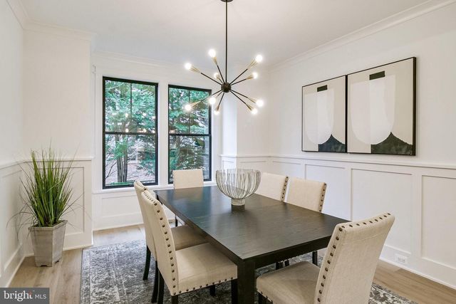 930 FAIRWAY DR NE, Vienna, VA 22180