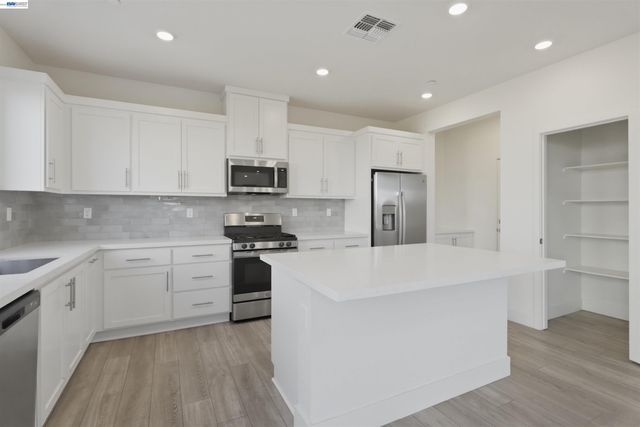 464 Coolcrest Dr, Oakley, CA 94561