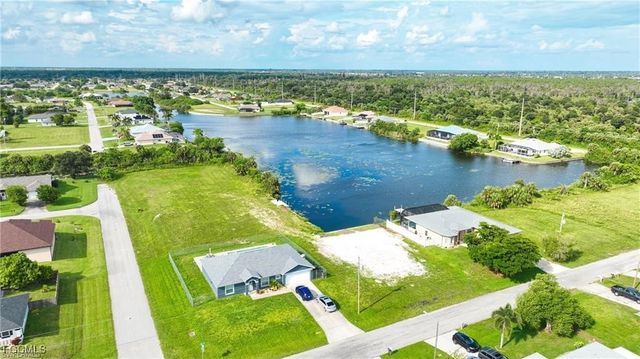 2305 NE 17th ST, Cape Coral, FL 33909