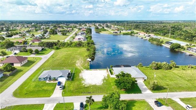 2305 NE 17th ST, Cape Coral, FL 33909