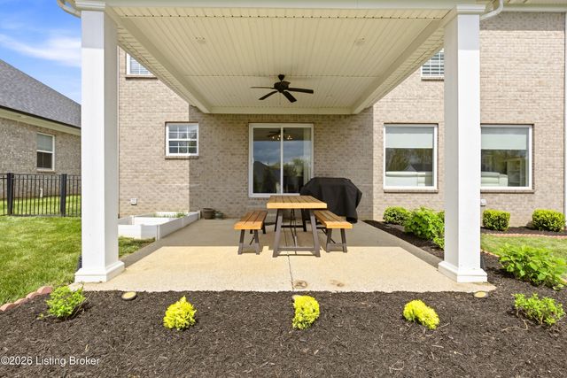 3604 Aspen Creek Dr, Louisville, KY 40299