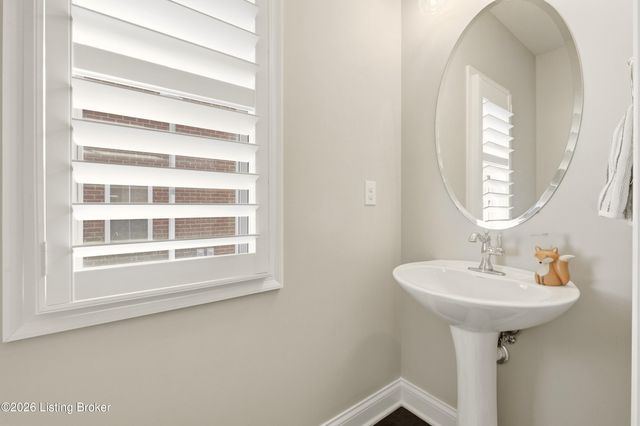 3604 Aspen Creek Dr, Louisville, KY 40299