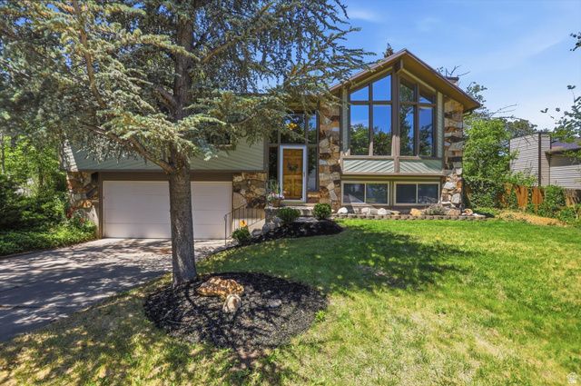 8938 S MANCHESTER LN, Sandy, UT 84093
