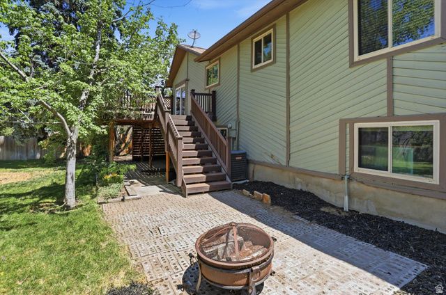 8938 S MANCHESTER LN, Sandy, UT 84093