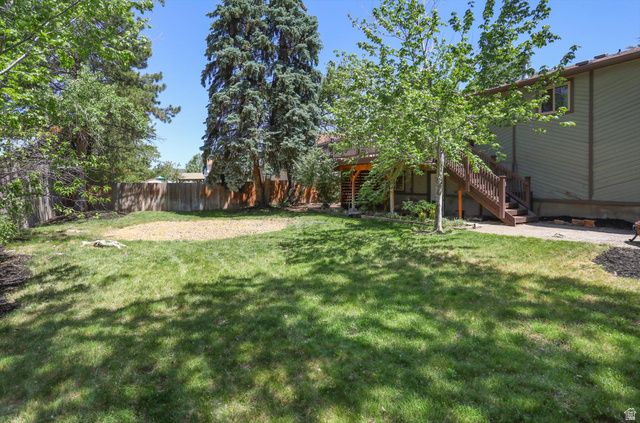 8938 S MANCHESTER LN, Sandy, UT 84093