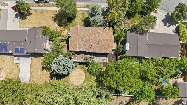 8938 S MANCHESTER LN, Sandy, UT 84093