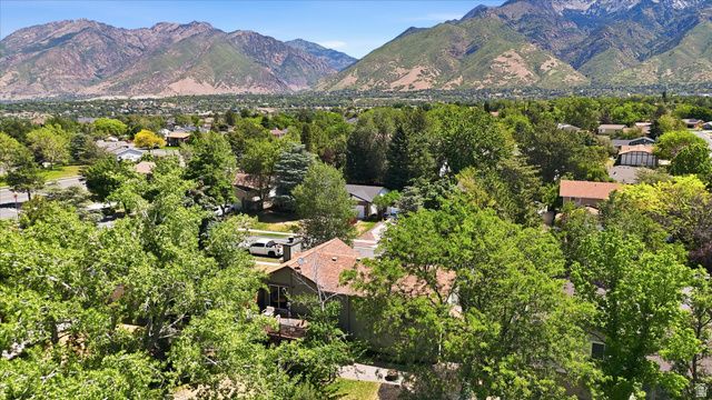 8938 S MANCHESTER LN, Sandy, UT 84093