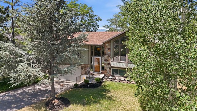 8938 S MANCHESTER LN, Sandy, UT 84093
